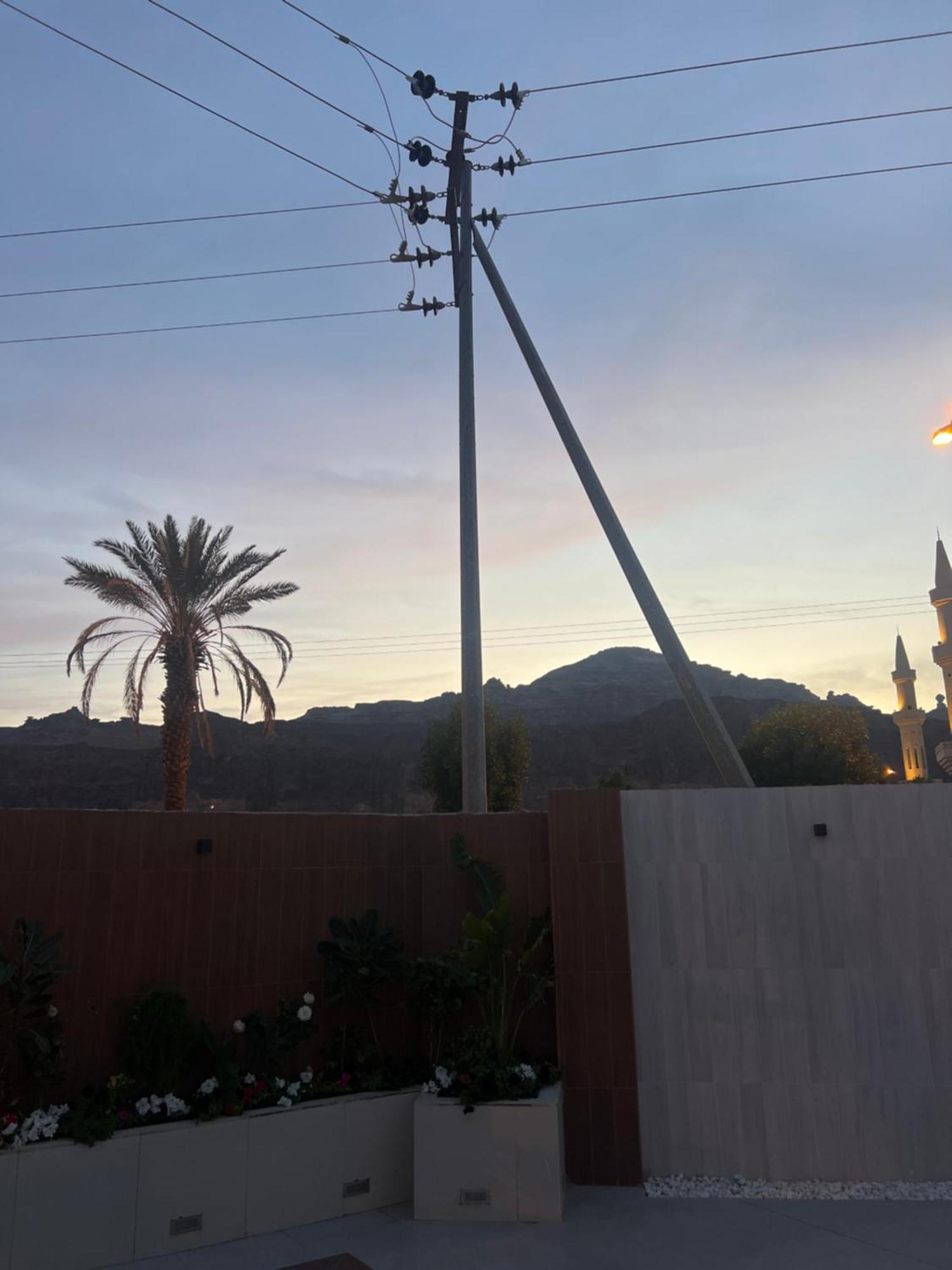 أجنحه الفرسان الفاخره Al Ula Luaran gambar