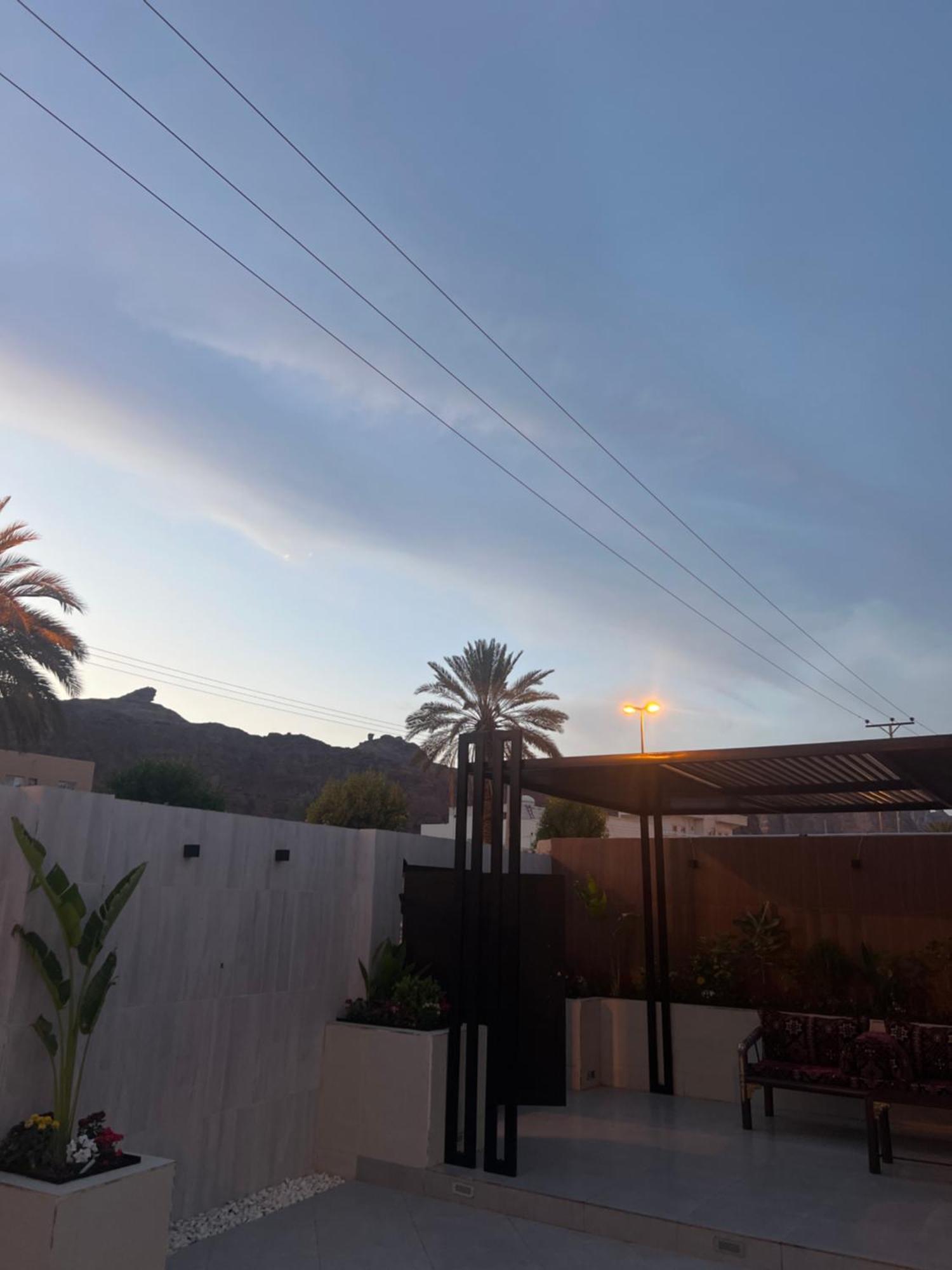 أجنحه الفرسان الفاخره Al Ula Luaran gambar